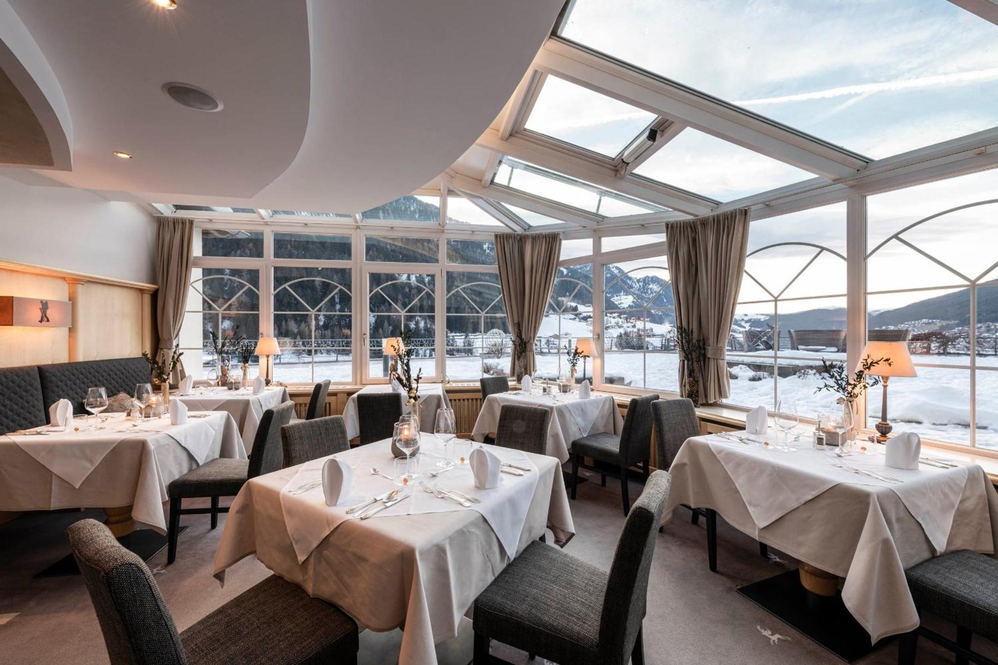 Alpenheim Charming & Spa Hotel Ortisei Exteriör bild